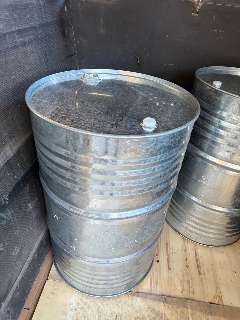 Tambor de ferro 200 litros - Estado de novo - Foto 3