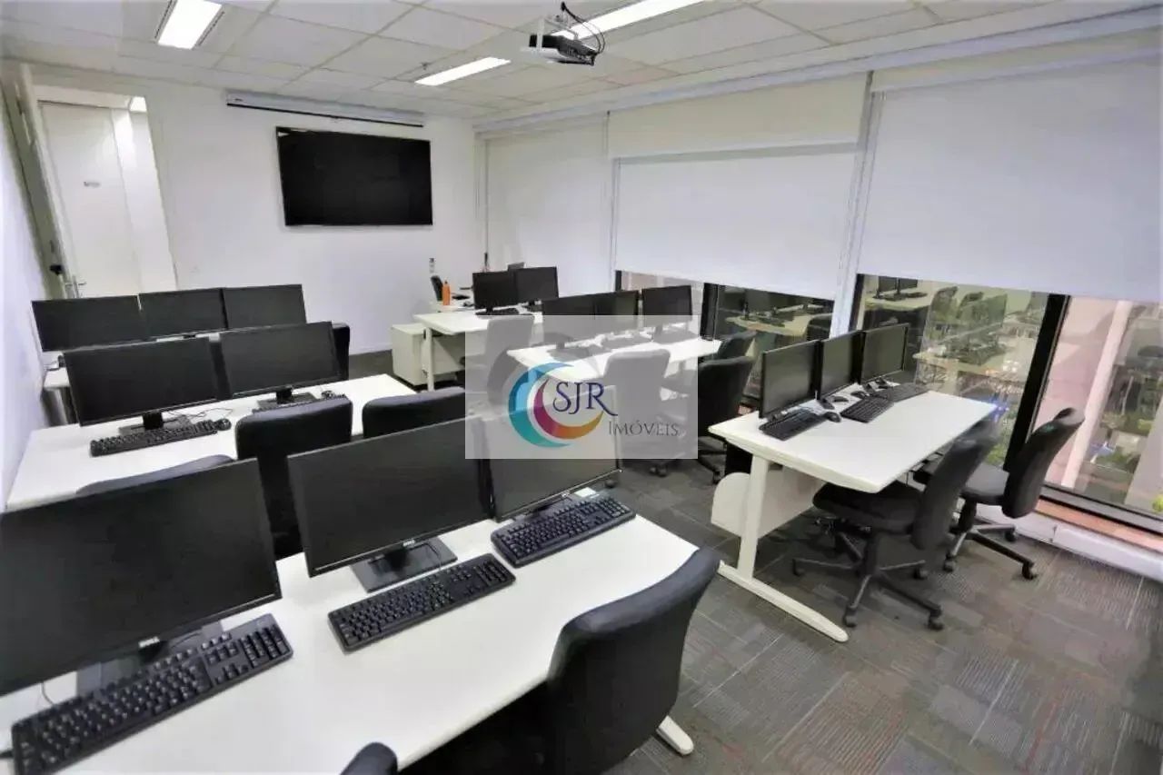Andar comercial com 413 m² de área útil, MOBILIADO, recepção, piso elevado parte em carpet
