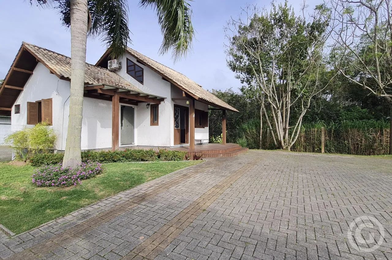 Excelente casa comercial com amplo estacionamento - Foto 4