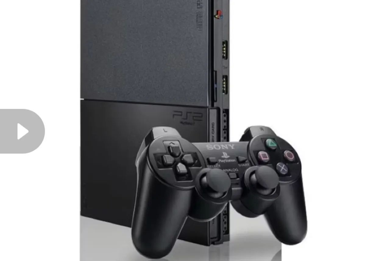 Playstation 2 pouco usado. Com controles originais e memory card 