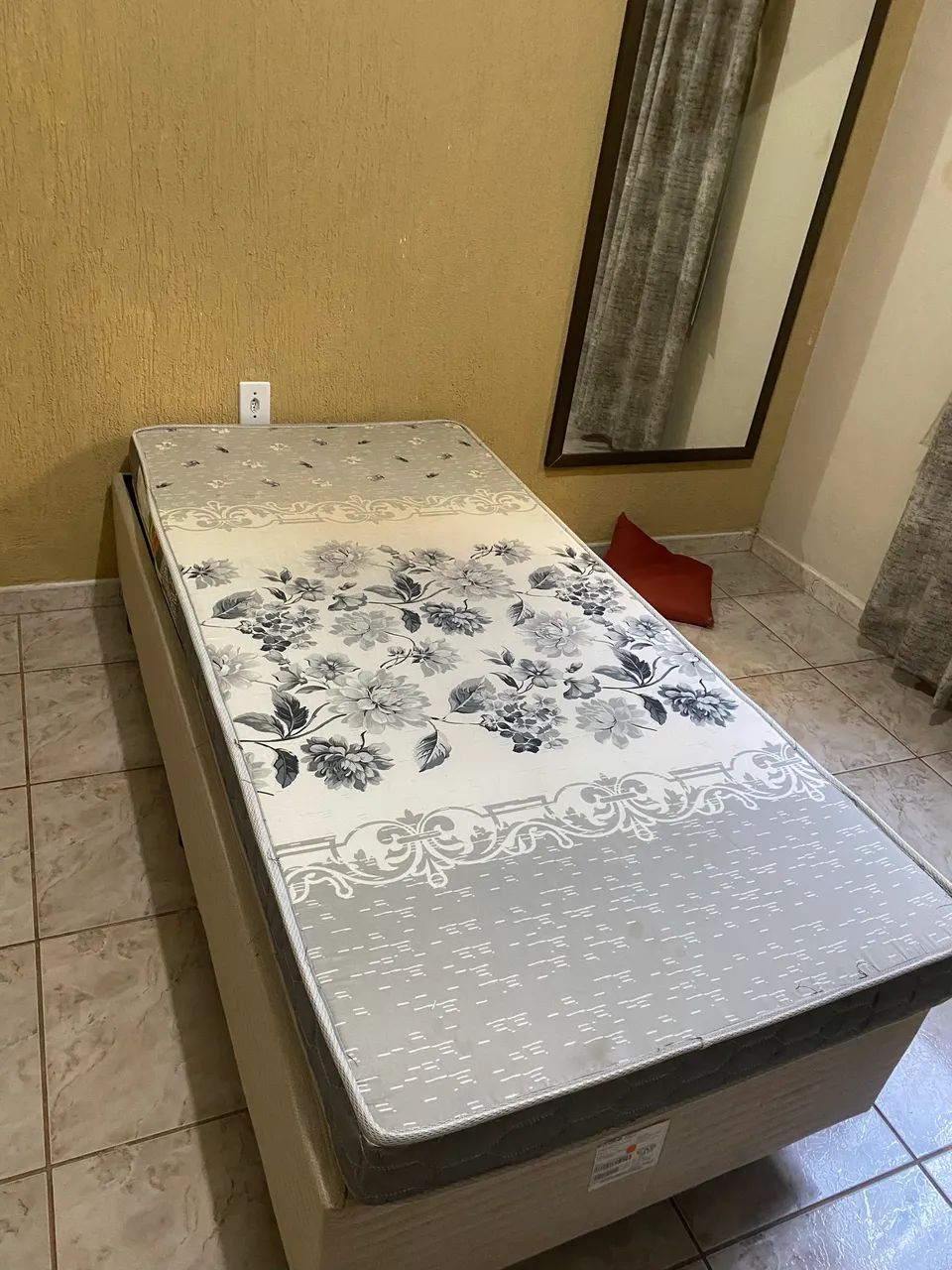 VENDO CAMA BOX DE SOLTEIRO *COM COLCHÃO* - Foto 4