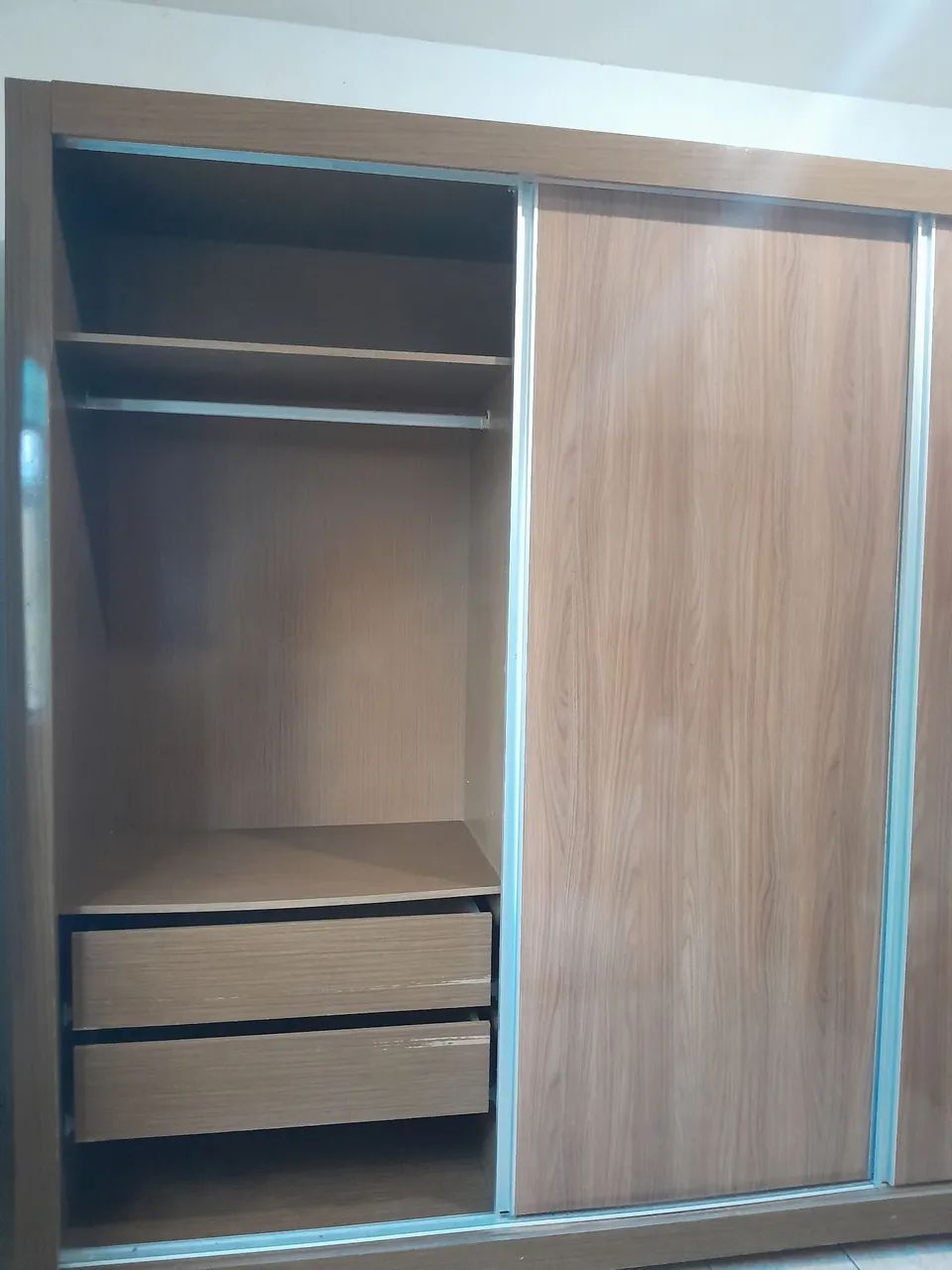 GUARDA-ROUPA DE CASAL EM PERFEITO ESTADO. - Foto 2
