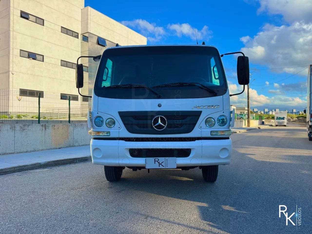 Merdeces-Benz Accelo 815 - 2017 (Com Baú) - Foto 3