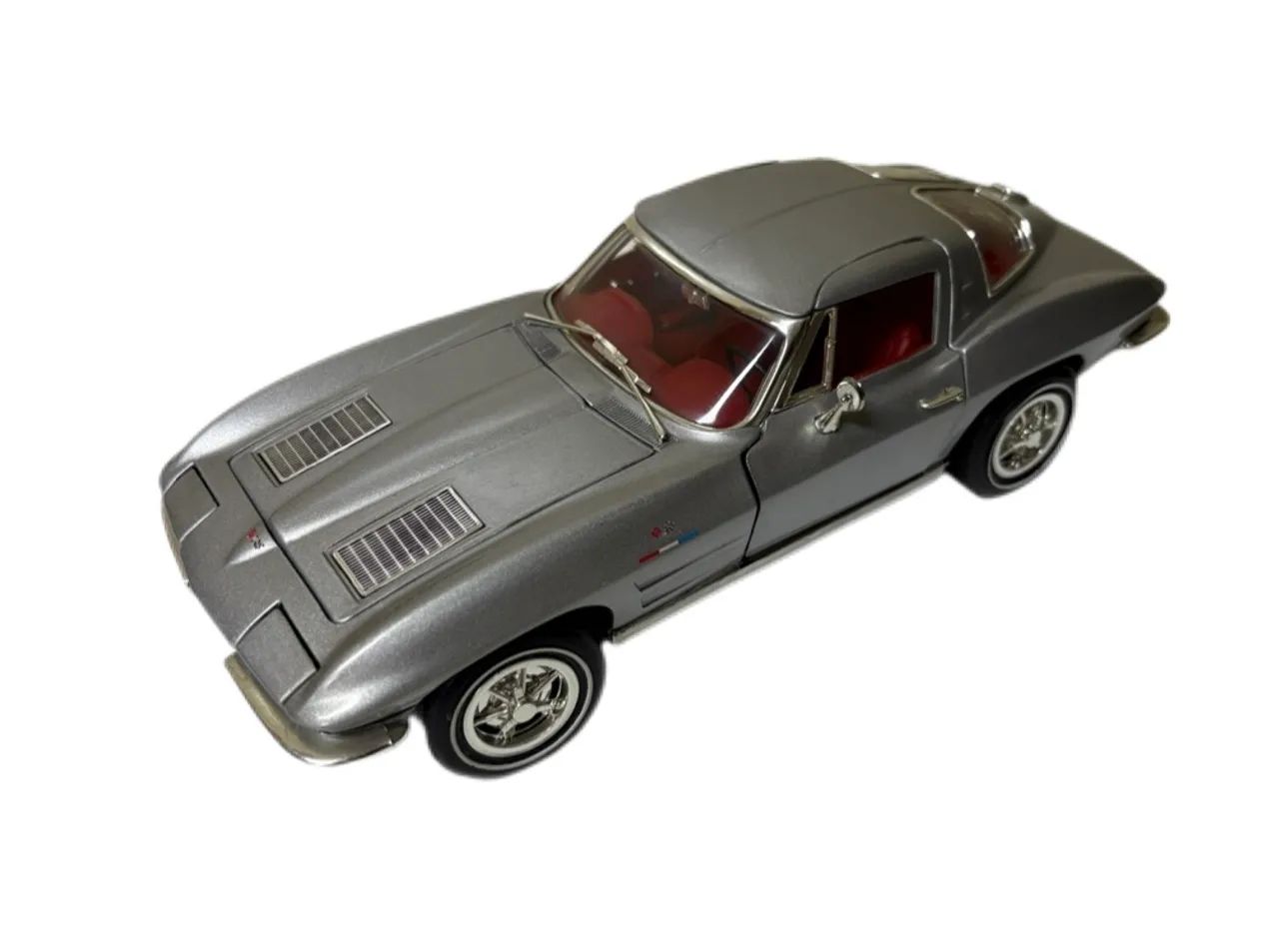 Miniatura Chevrolet Corvette Sting Ray Coupe 1963 - ERTL 1:18