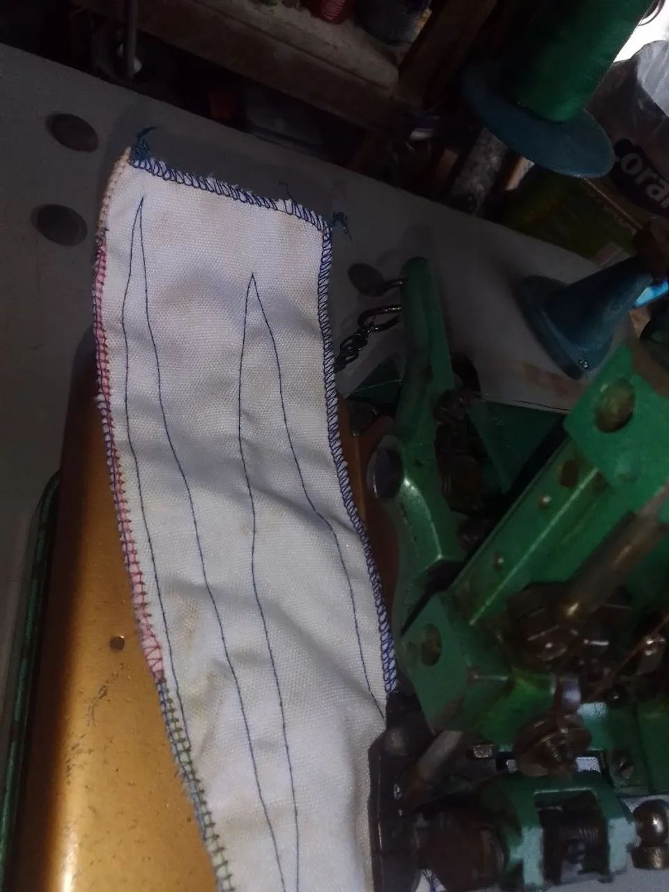 Overlock com bancada e motor Grande  - Foto 3