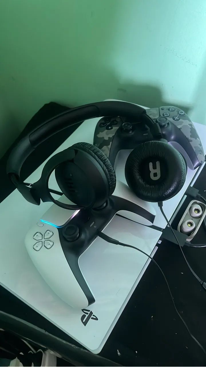 Ps5 com caixa e 2 controles 