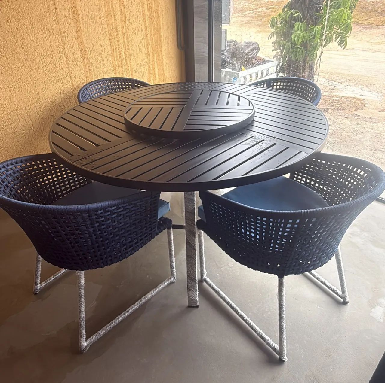 Mesa ripada em aluminio com tampo giratório  - Foto 3