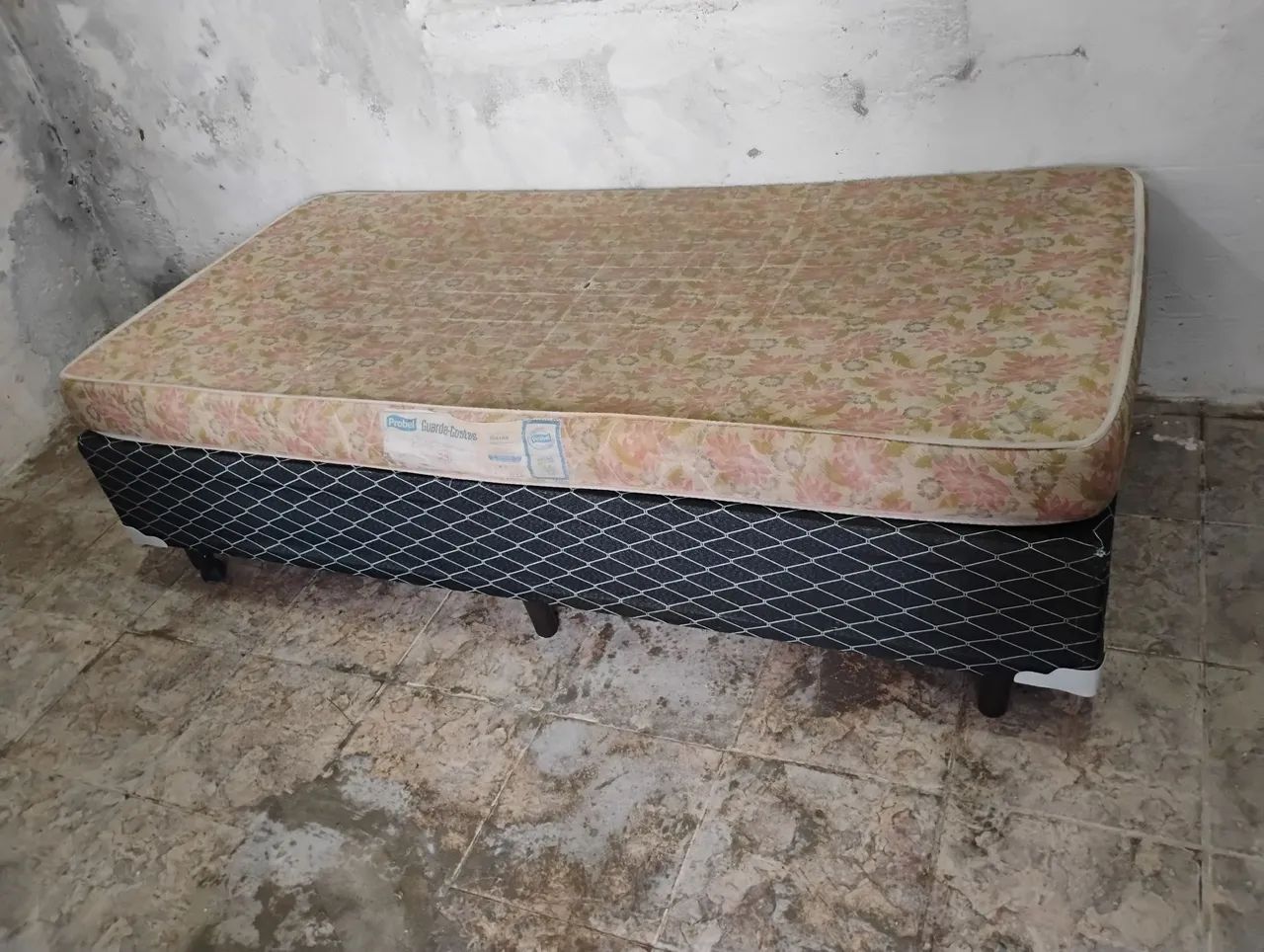 Cama box solteiro com colchão 