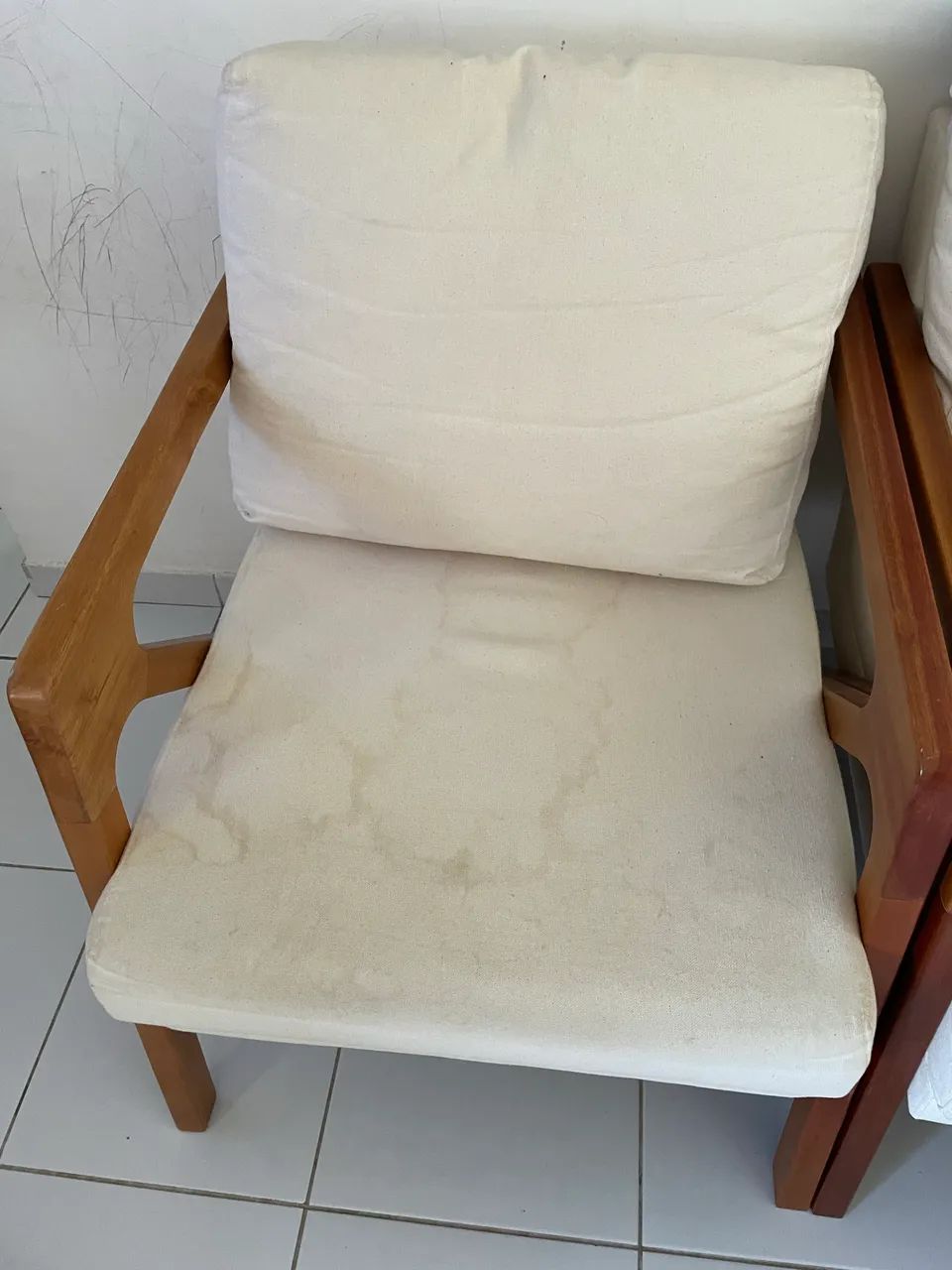 Kit 2 Poltronas + Namoradeira  Base De Madeira Linho Bege - Foto 2