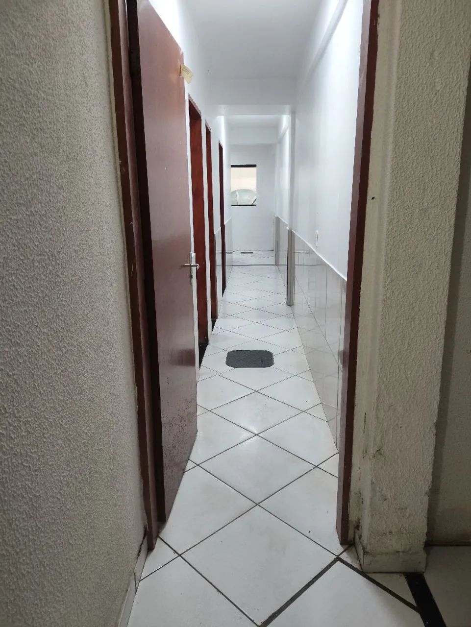 Vendo apartamento no polo de modas Guará lote escriturado aceito carro como parte do - Foto 5