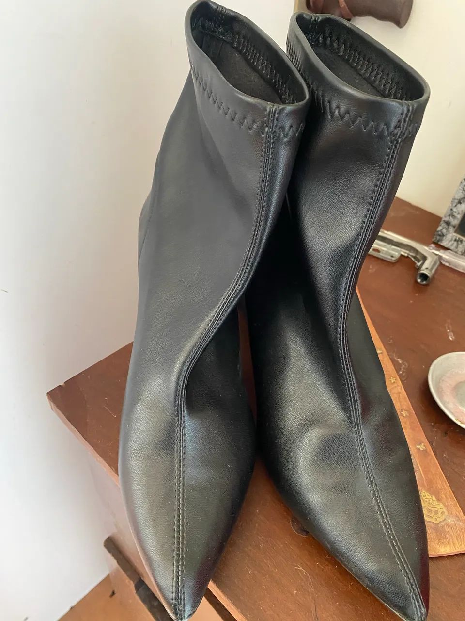 Bota Constance couro original 39 e vestido longo  - Foto 4