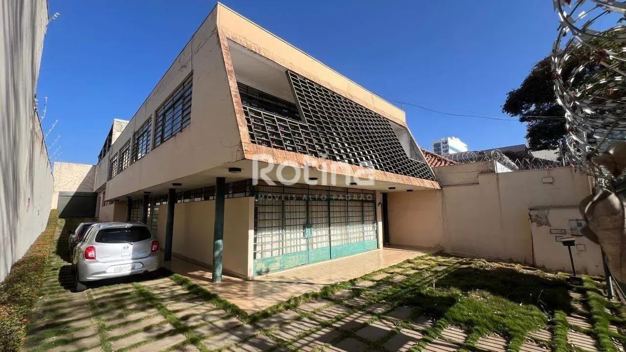 Casa Comercial à venda no Centro (Terminal Central) | 4 quartos (2 suítes) | Escritório e 