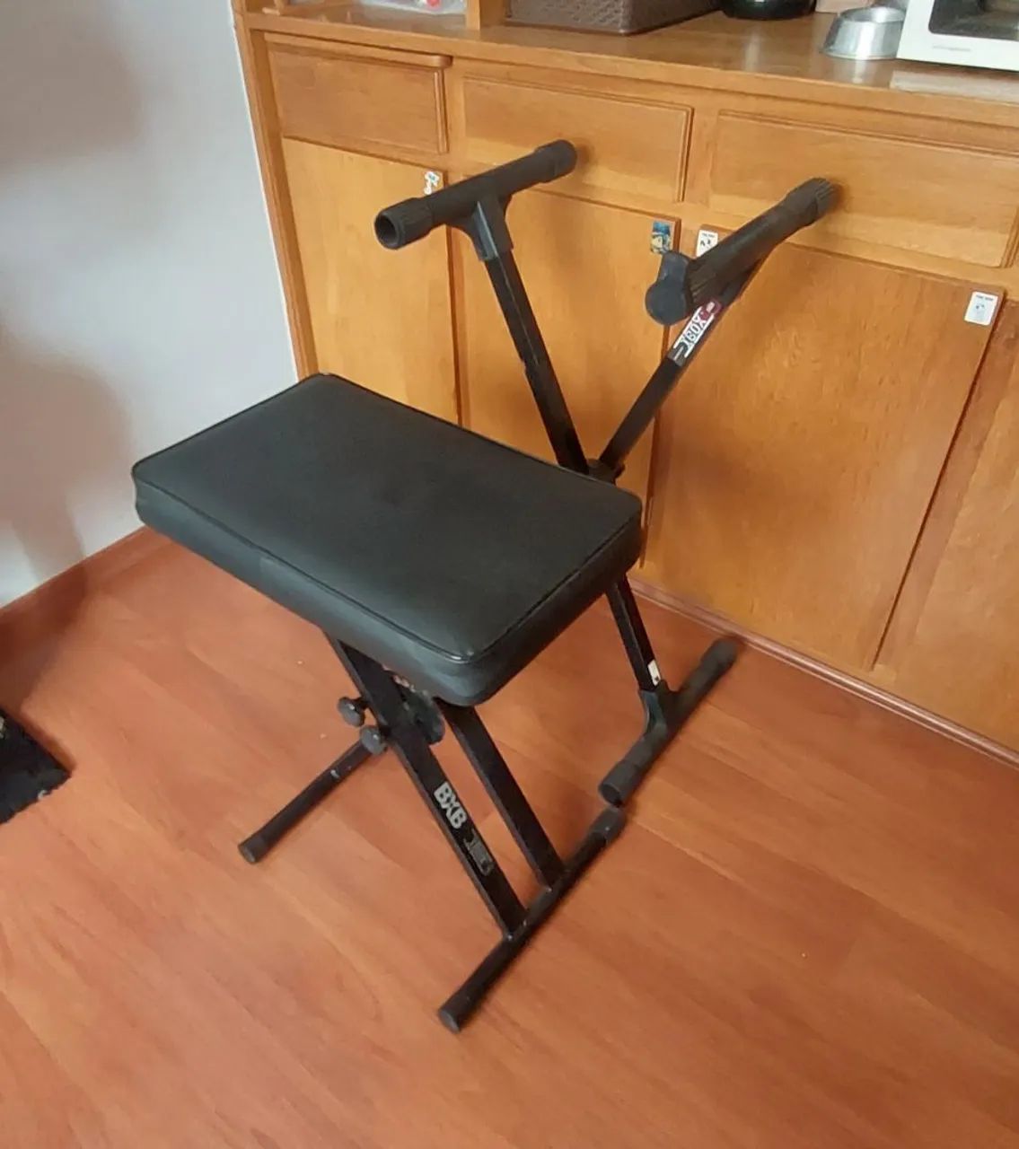 Banco e suporte de piano semi novo  - Foto 4