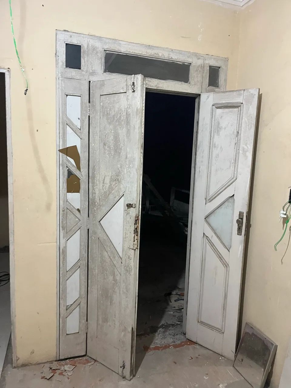 Vendo porta de madeira 