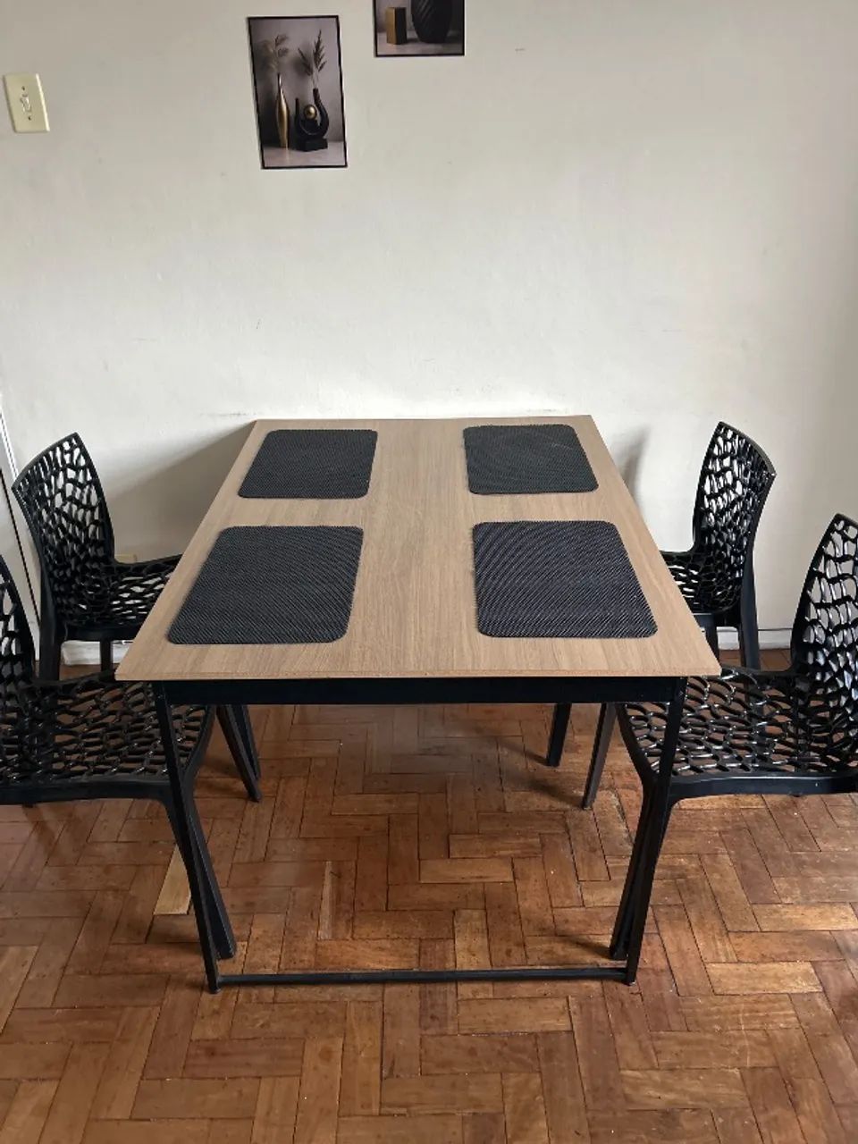 Mesa com 4 cadeiras