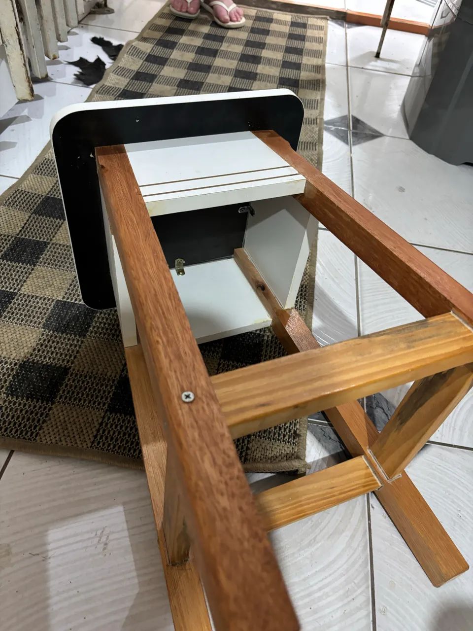 Banco de madeira feito em MDF a mão  - Foto 2