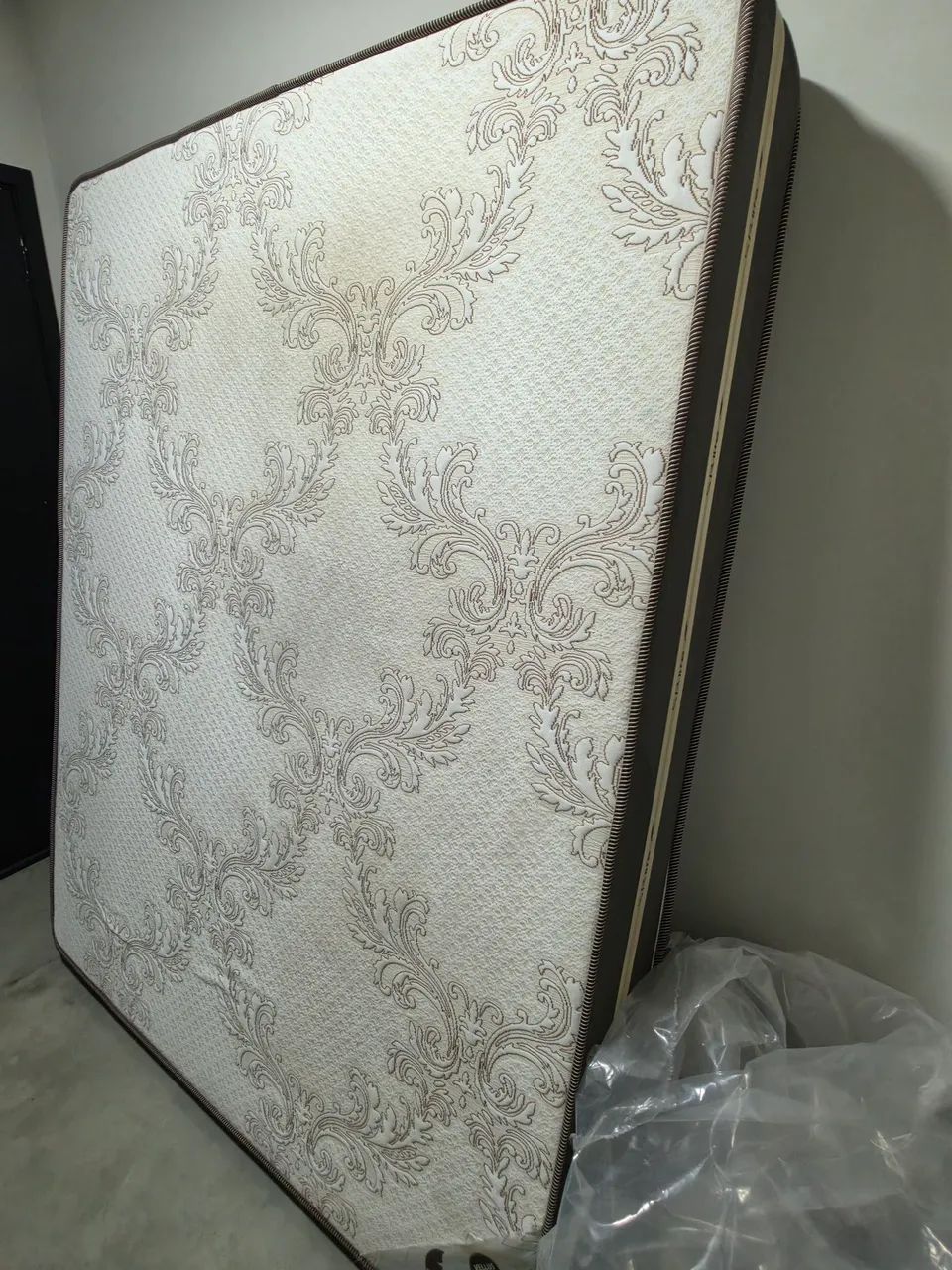 Colchão queen Sr Vellus tipo ortopédico 