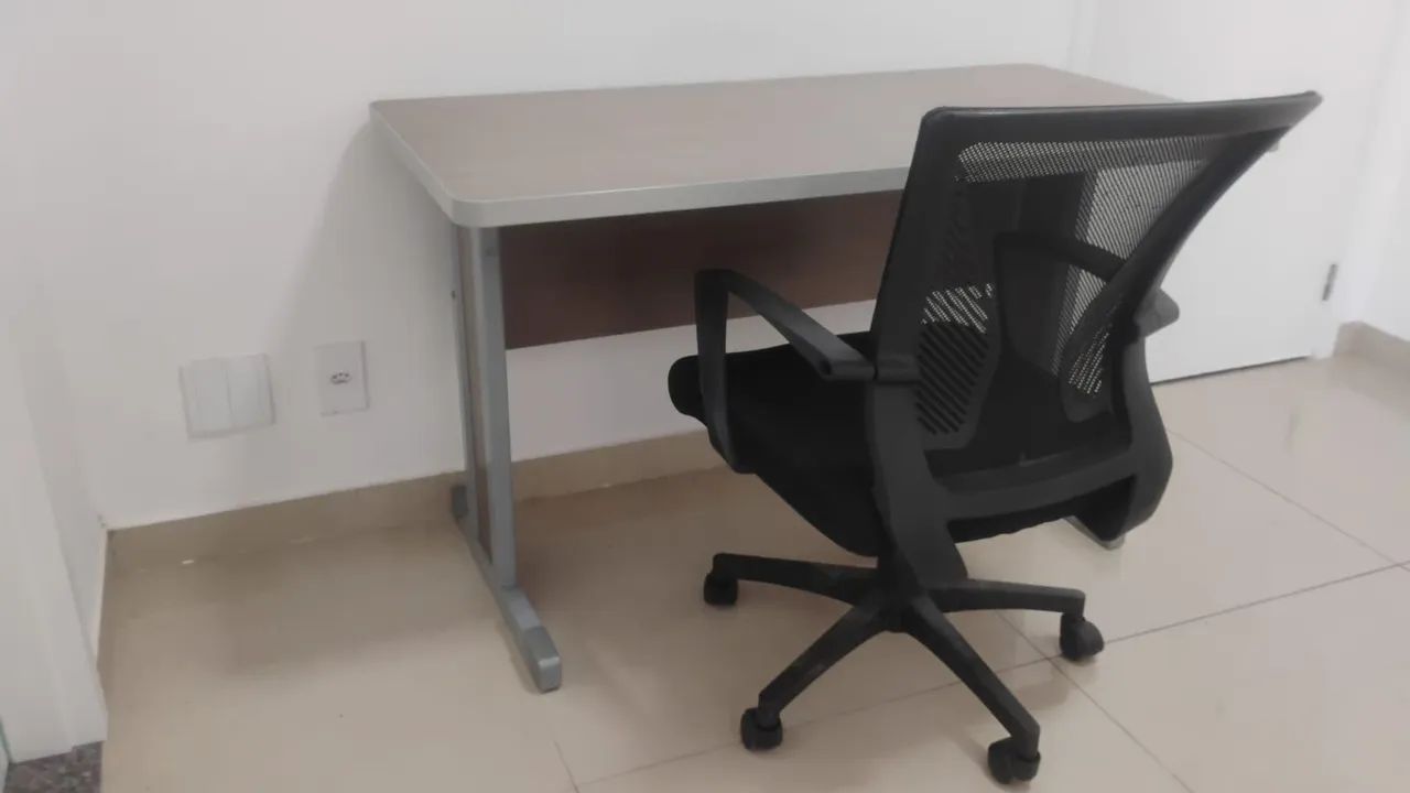 Mesa com cadeira de escritório  - Foto 2