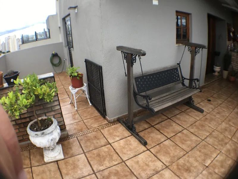 Cobertura a venda no Ipiranga.