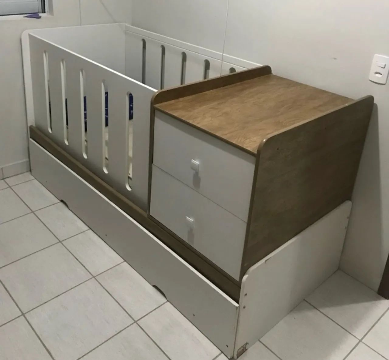 BERÇO COM CAMA AUXILIAR E CÔMODA - Foto 3