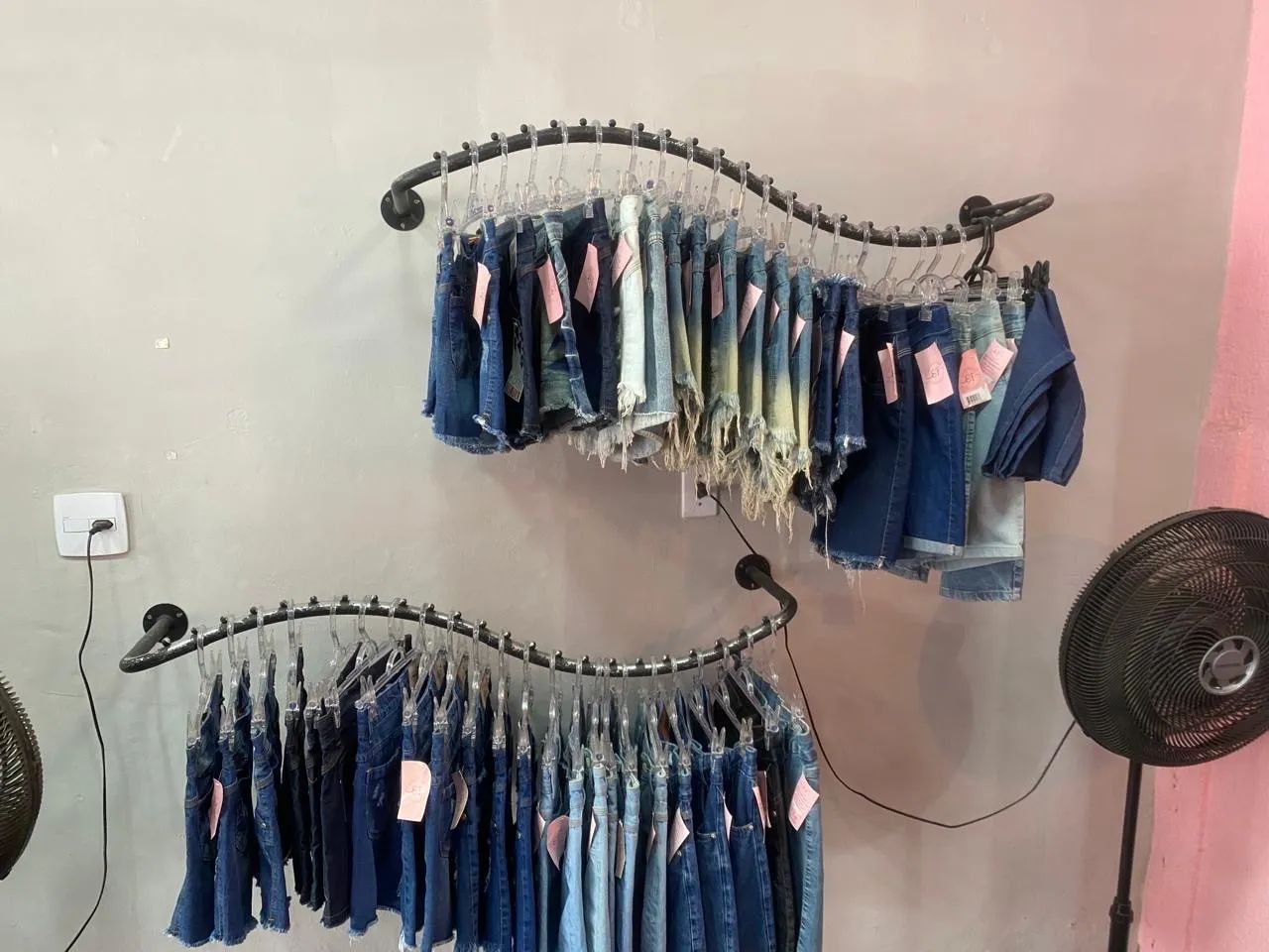 Manequins, araras , balcão , cabides , loja roupa  - Foto 3