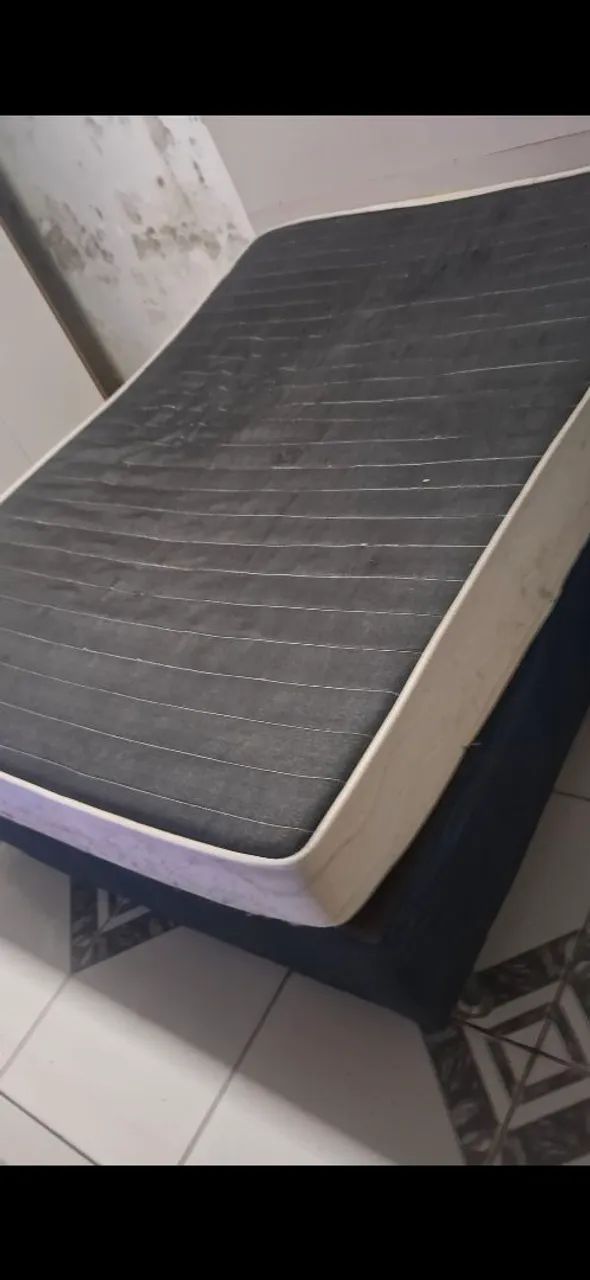 Vendo cama de casal base e colchão 