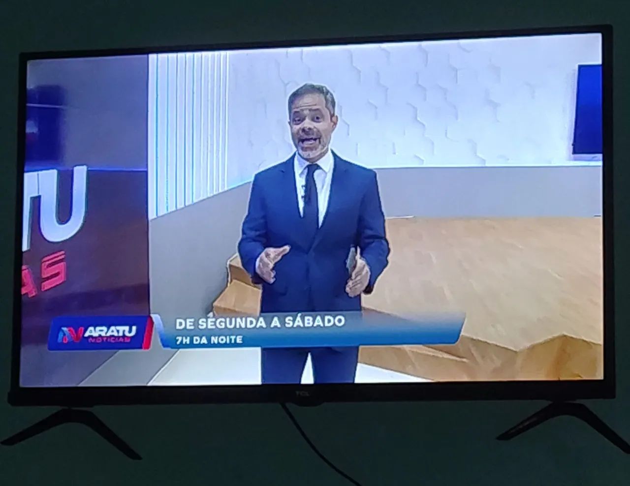 Televisão 32 polegadas esmart todo boa..