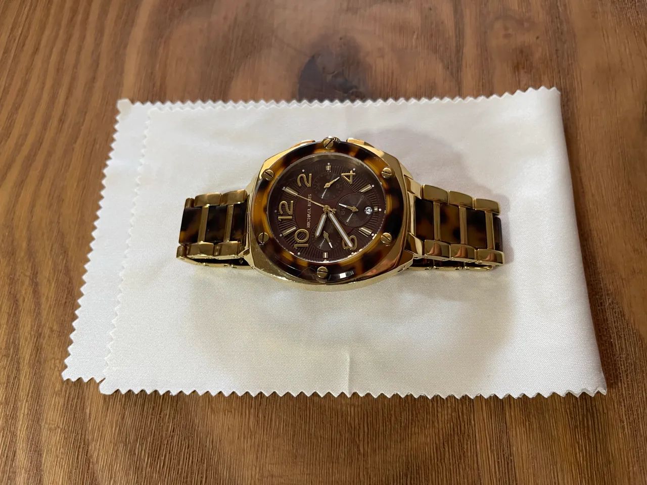 Relógio Michael Kors mk-5593 dourado - Foto 2
