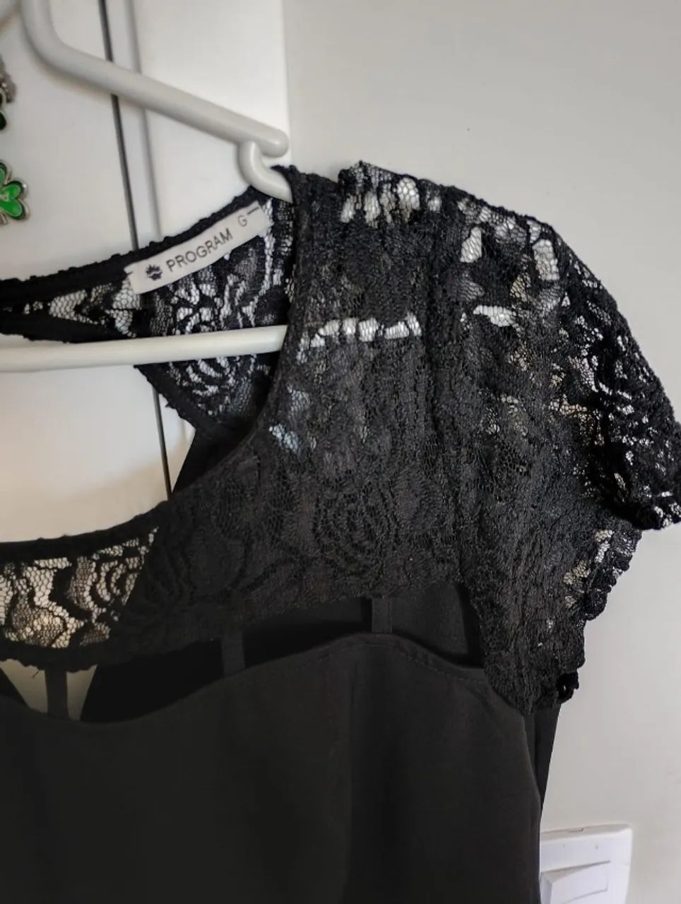 Vestido social preto básico com renda - Foto 2