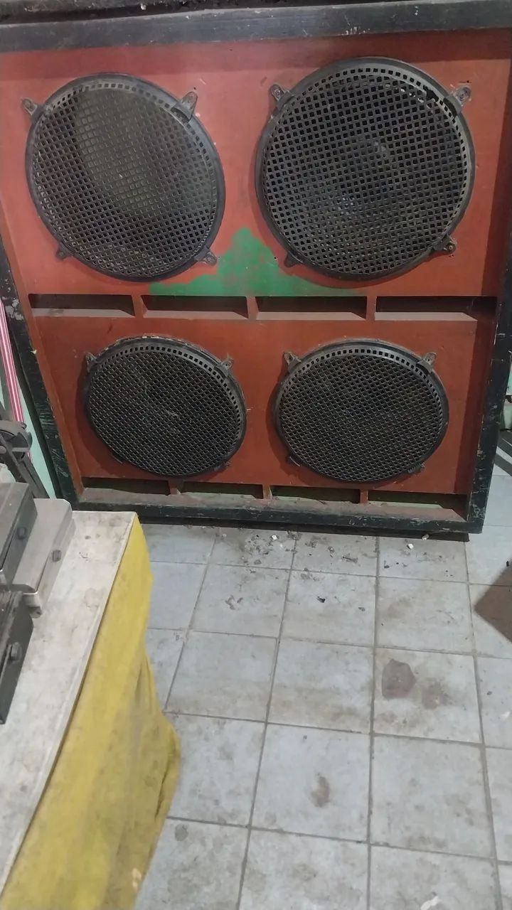 Vendo essa caixa de grave de  15 polegadas pra radiola leia!!!
