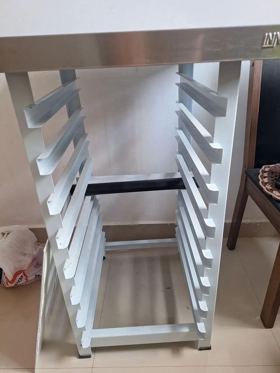 Mesa de inox com espaço para bandeijas - Foto 4