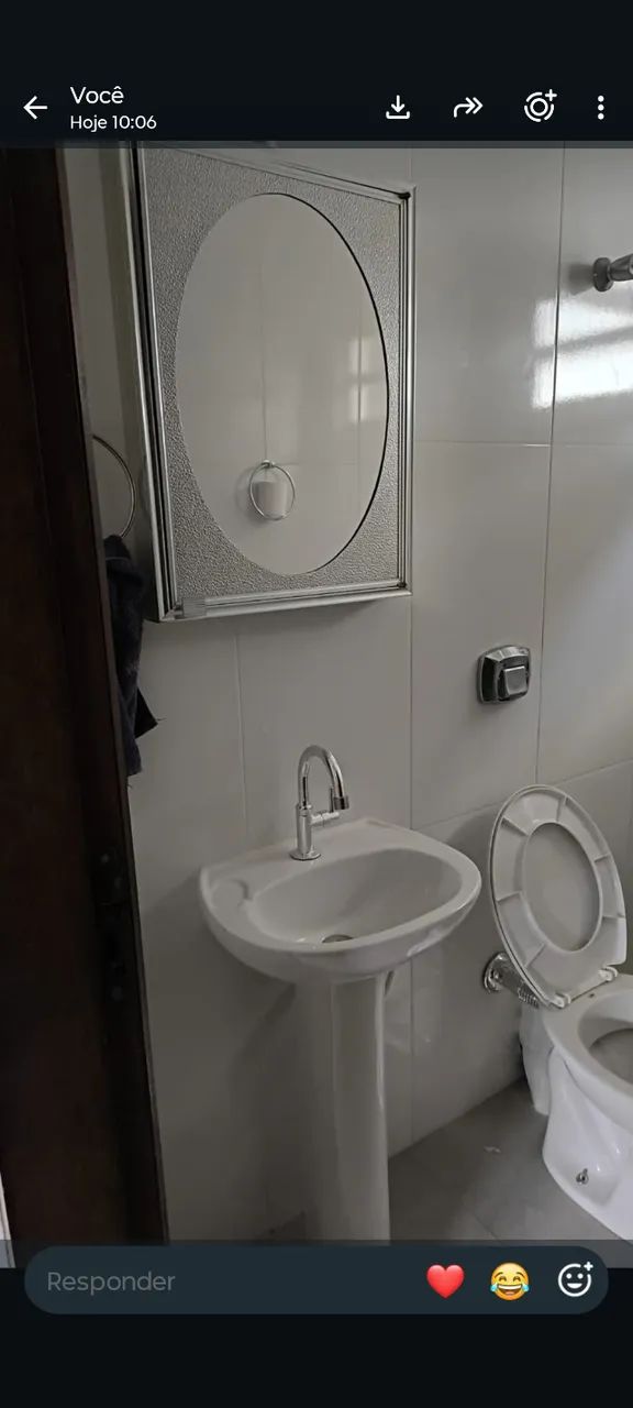 Pias com base e vaso sanitário 