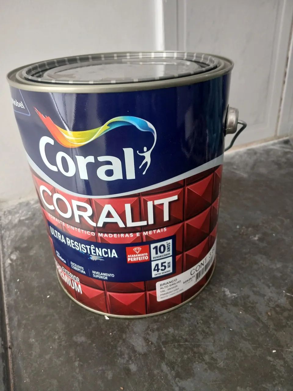 Vendo um galão lacrado novo de 3 litros e meio de tinta branco neve esmalte 80 reais 