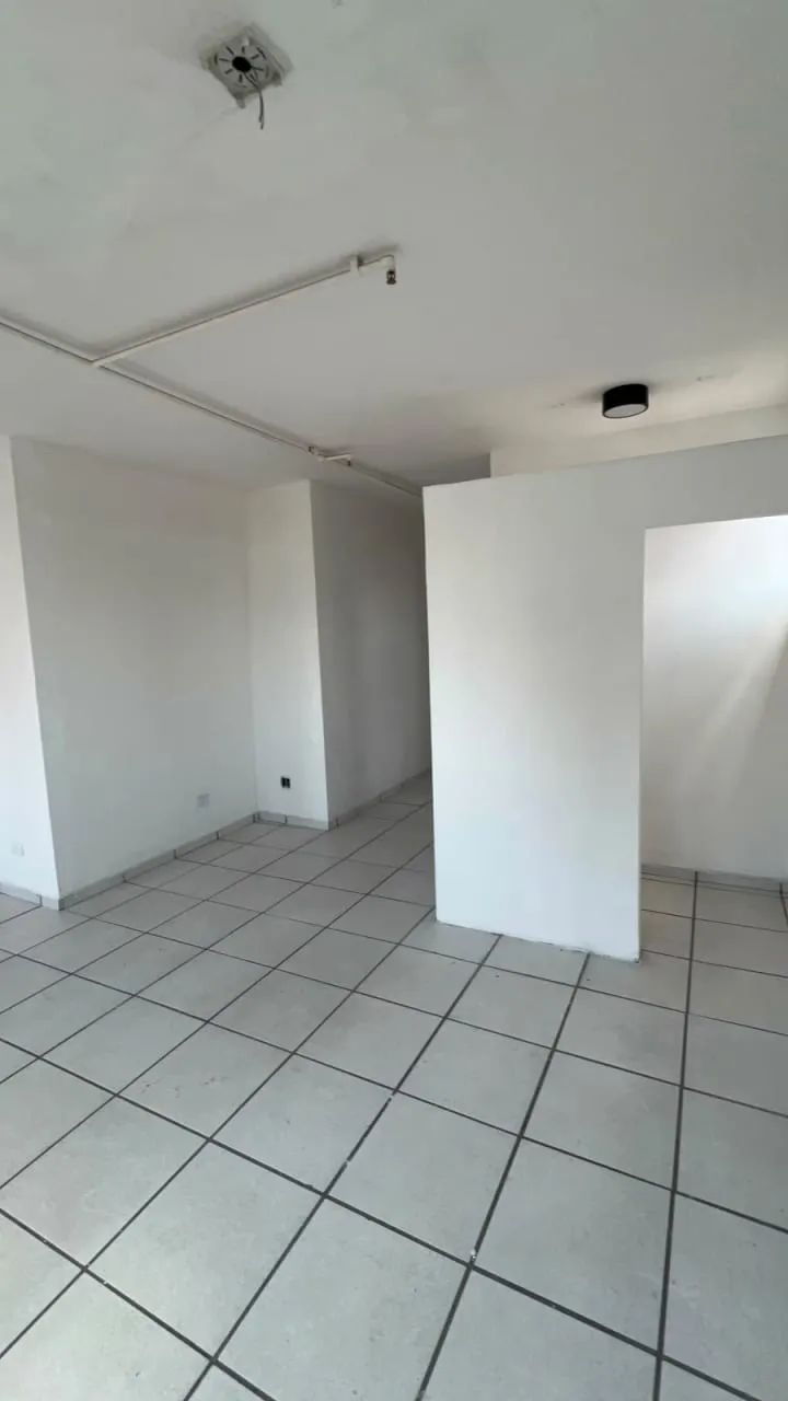 Sala comercial na Rua Alfredo Pujol, 545 - Sala 92  40 m²