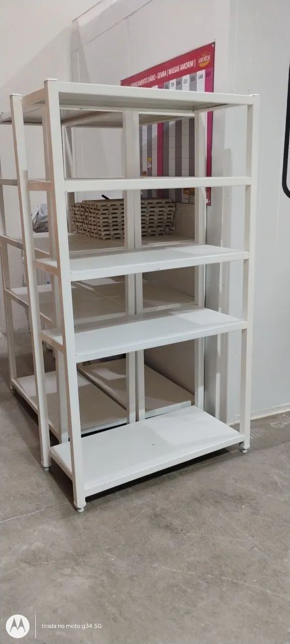 Prateleira com capacidade de 800 kg, 