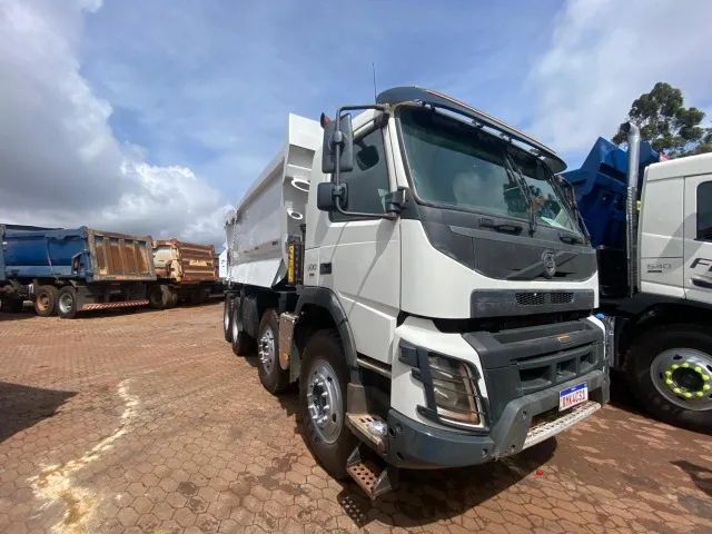BASCULANTE 8X4 - 40 t / 22 m³ * TODO REVISADO *