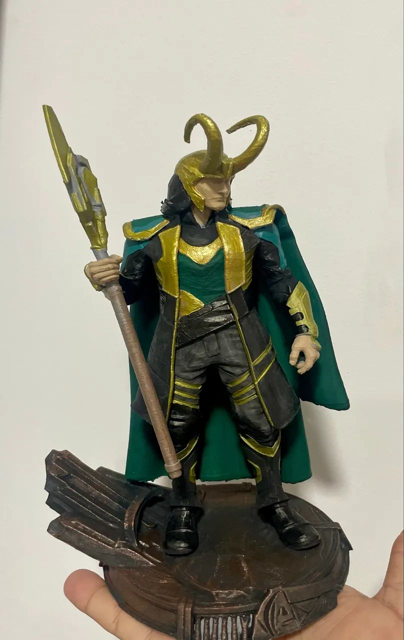 Boneco loki