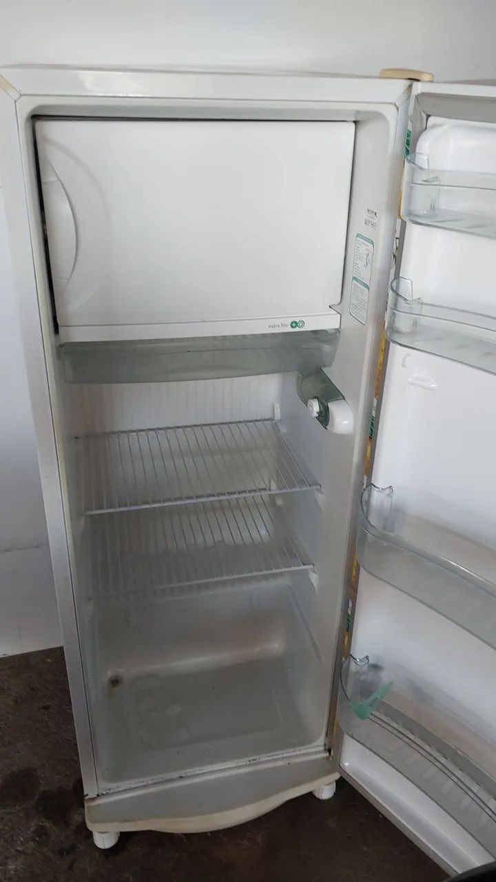 Vende-se geladeira