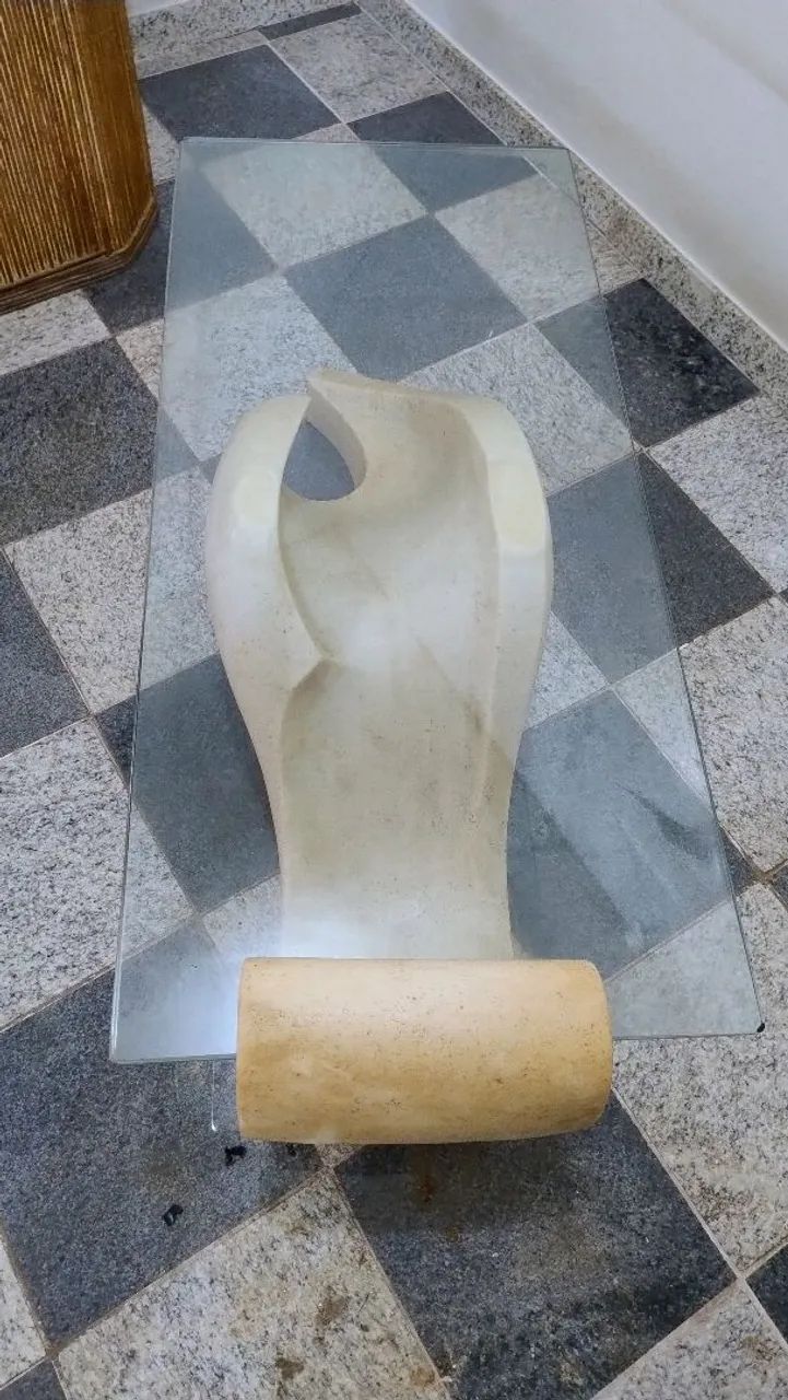 Mesa centro - base escultural 