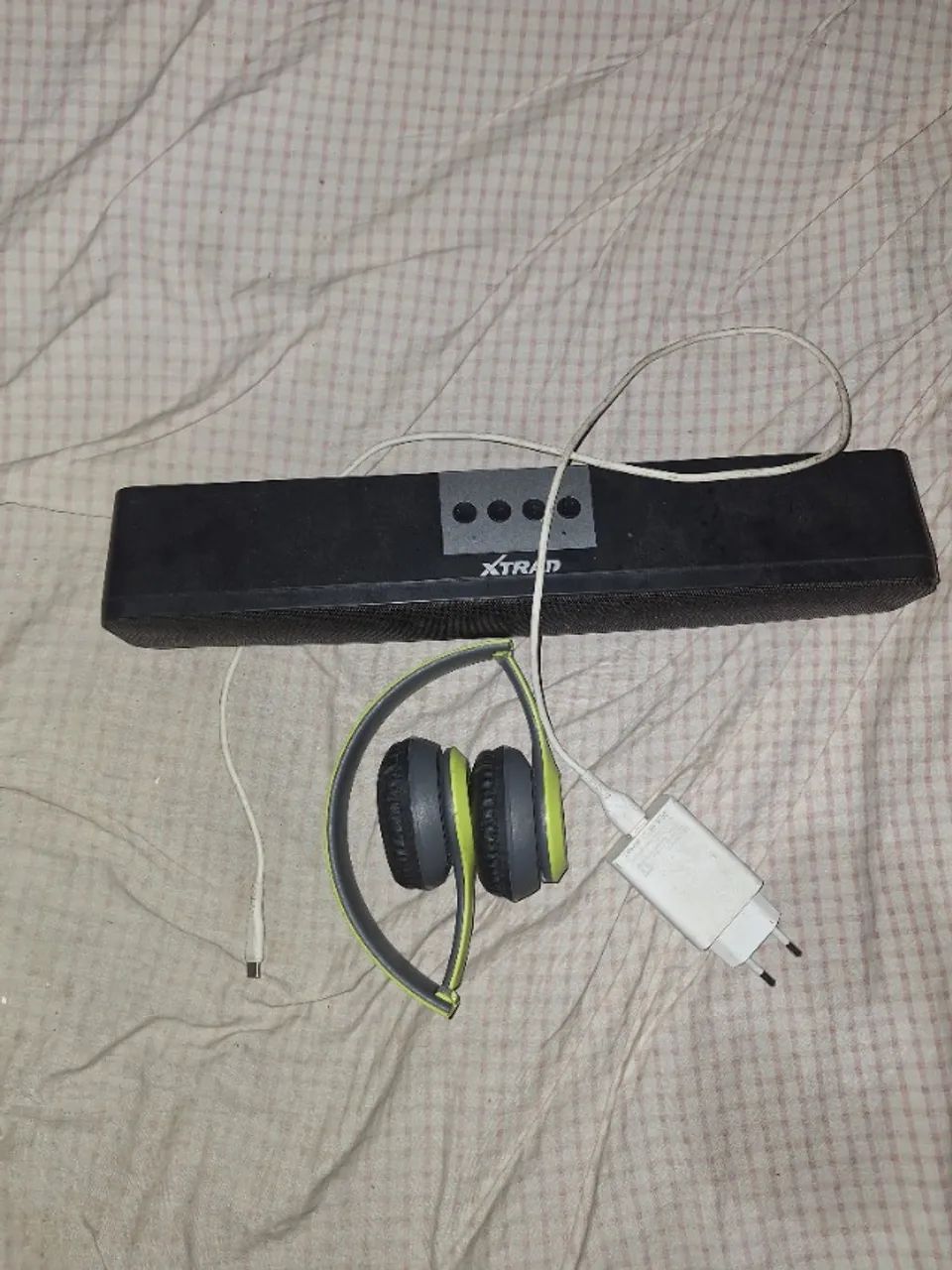 Caixa de som e fone Bluetooth funcionando normalmente 
