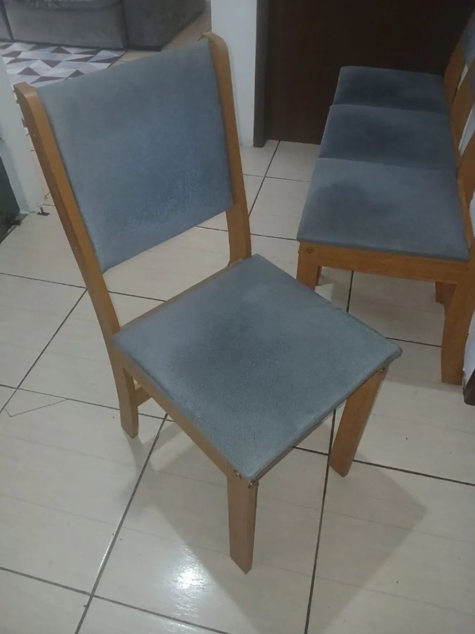 Cadeiras em MDF Semi Novas 