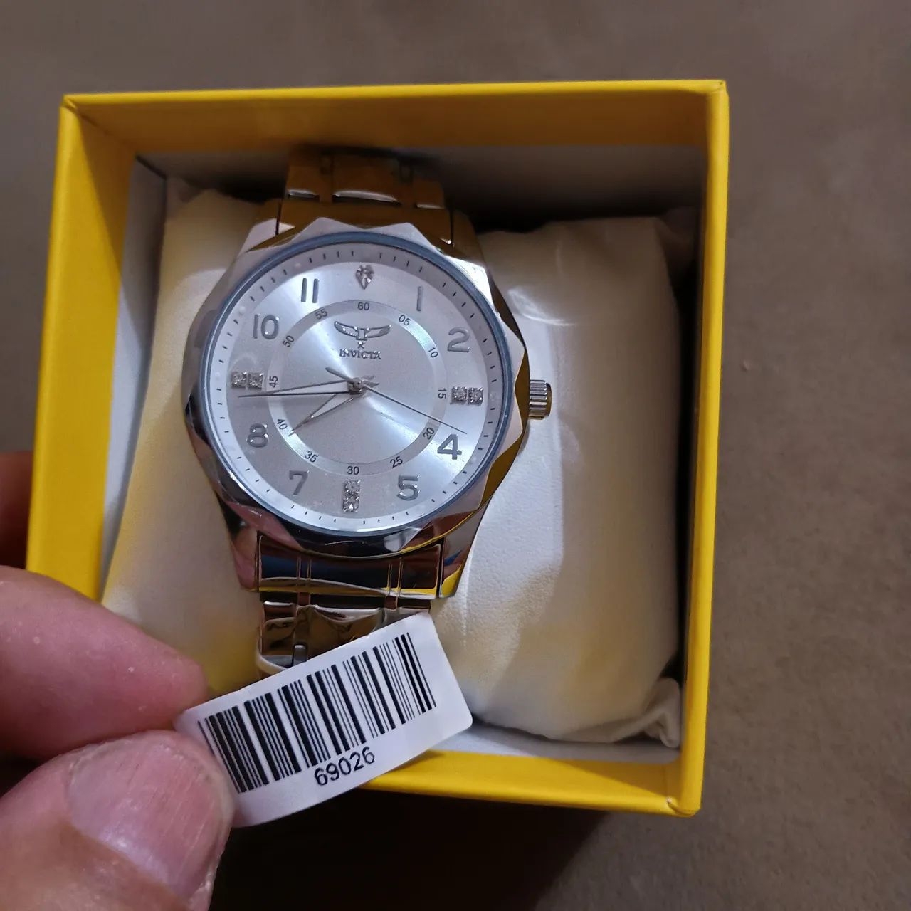 Invicta 69026 Novo nunca usado prateado