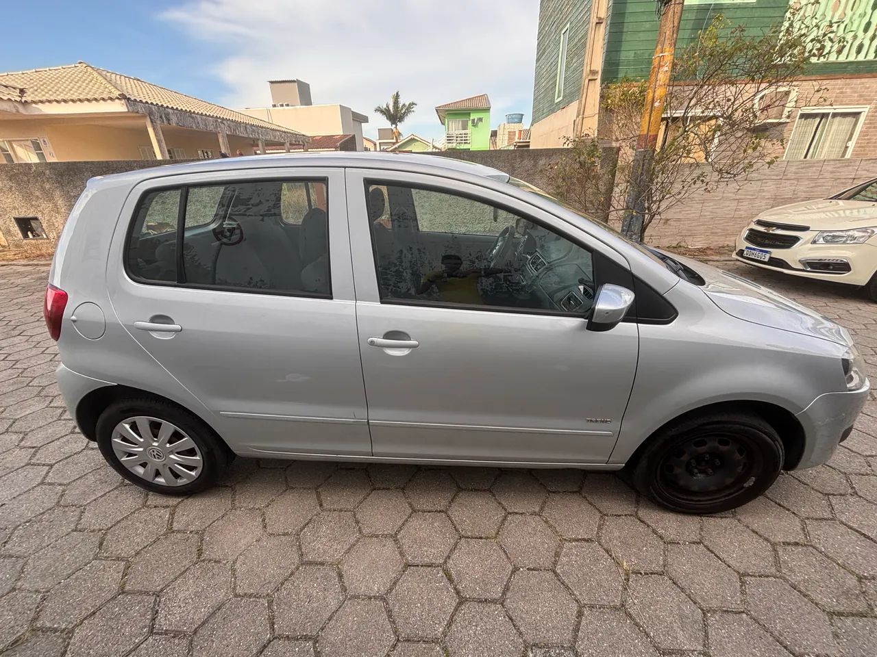 Volkswagen Fox 1.0 MI Total Flex 8V 5P 2011 - Foto 3