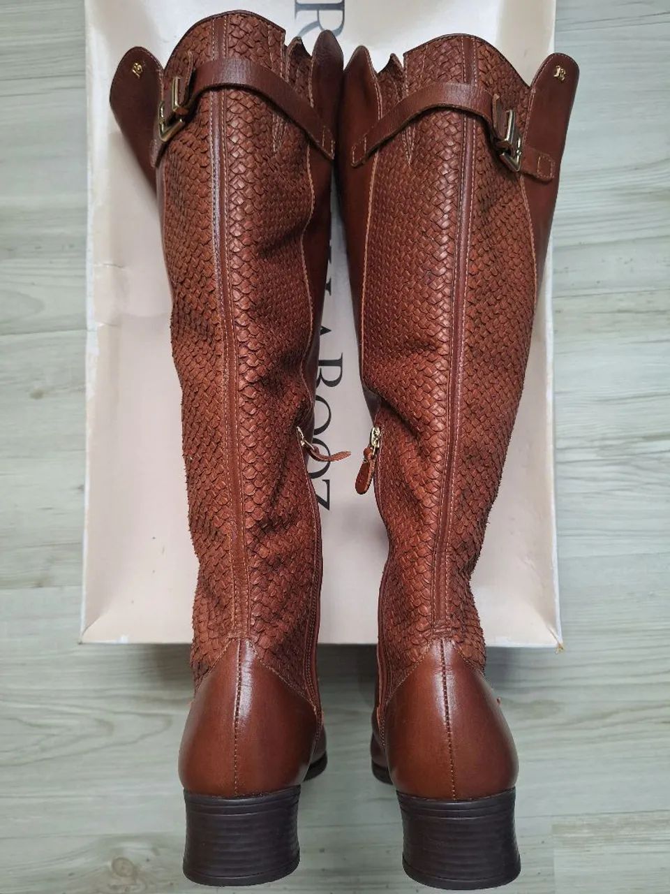 Bota Couro Raphaella Booz - Foto 2