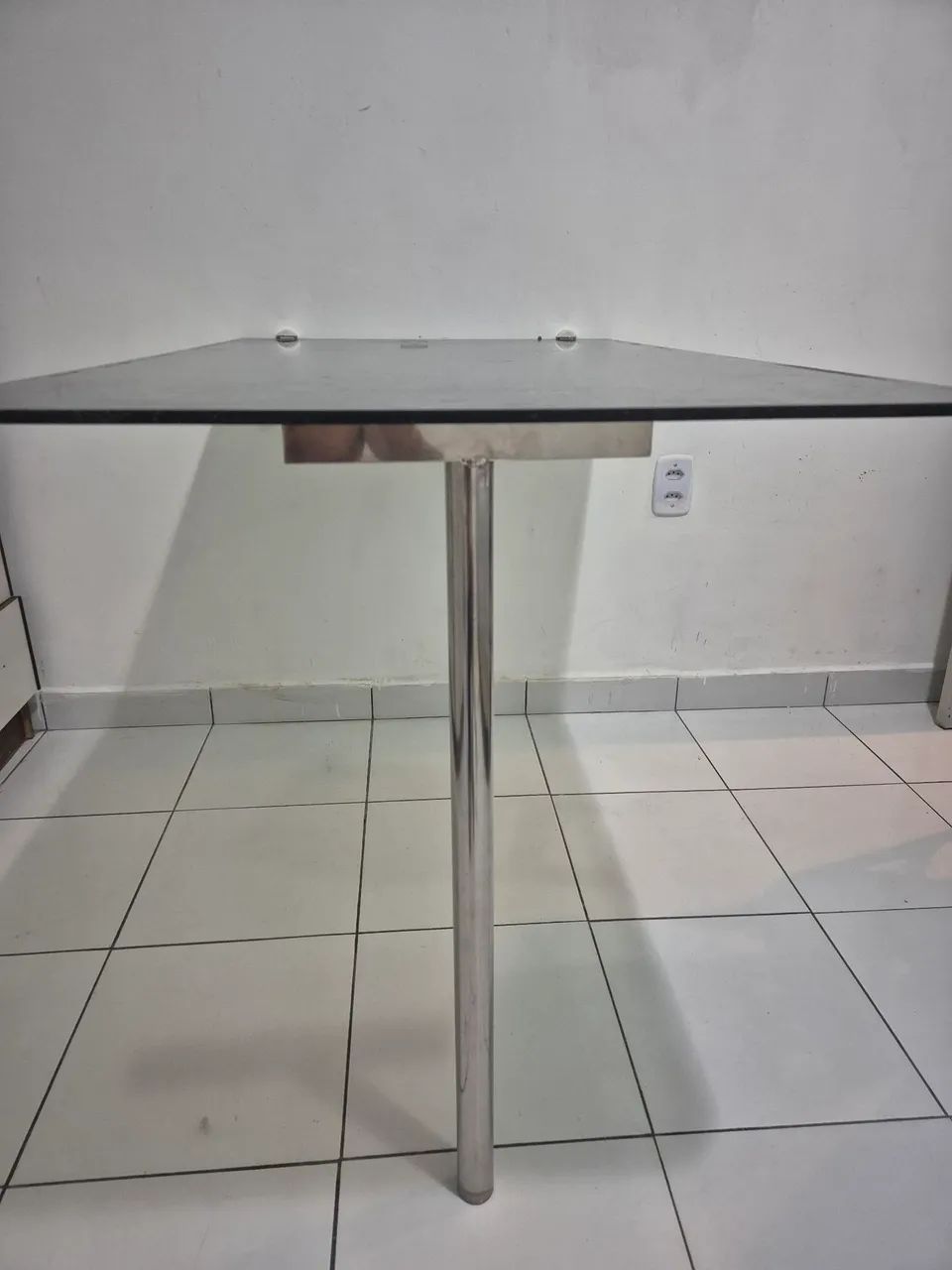 Mesa de vidro com inox