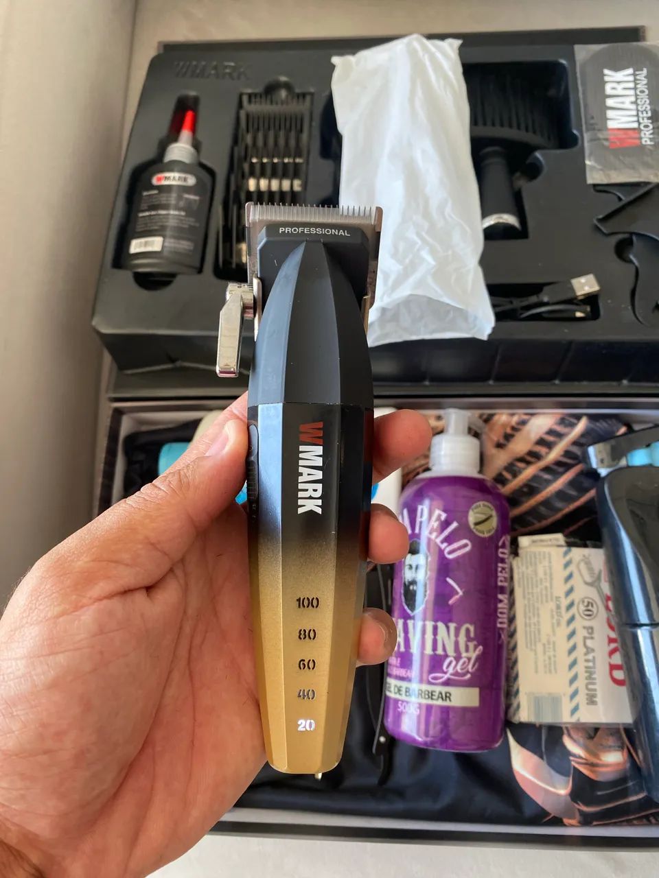 Kit Barbeiro Completo com Máquina Profissional - Foto 2