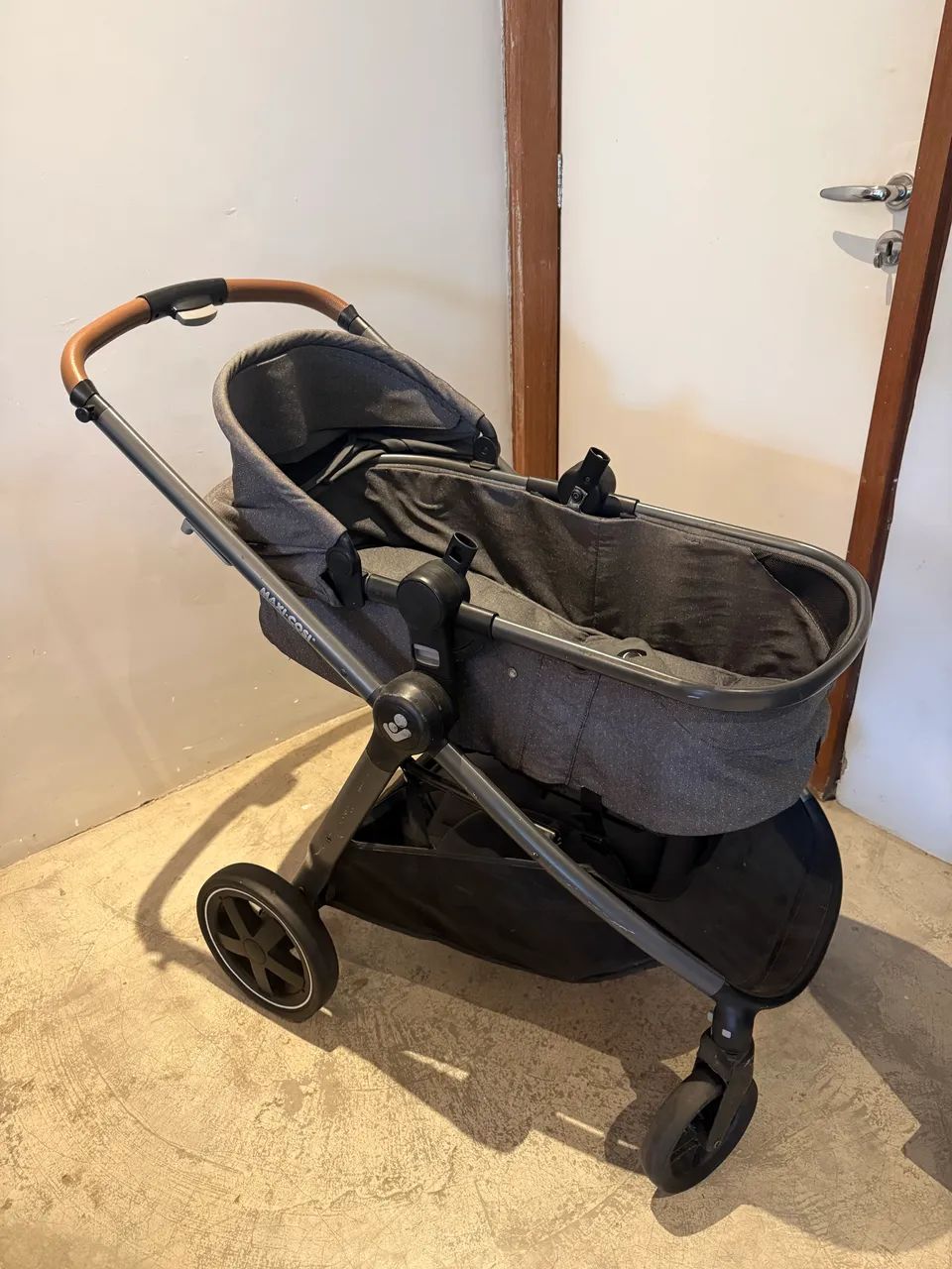 Carrinho Anna² Maxi Cosi com bebê conforto e base - Foto 2
