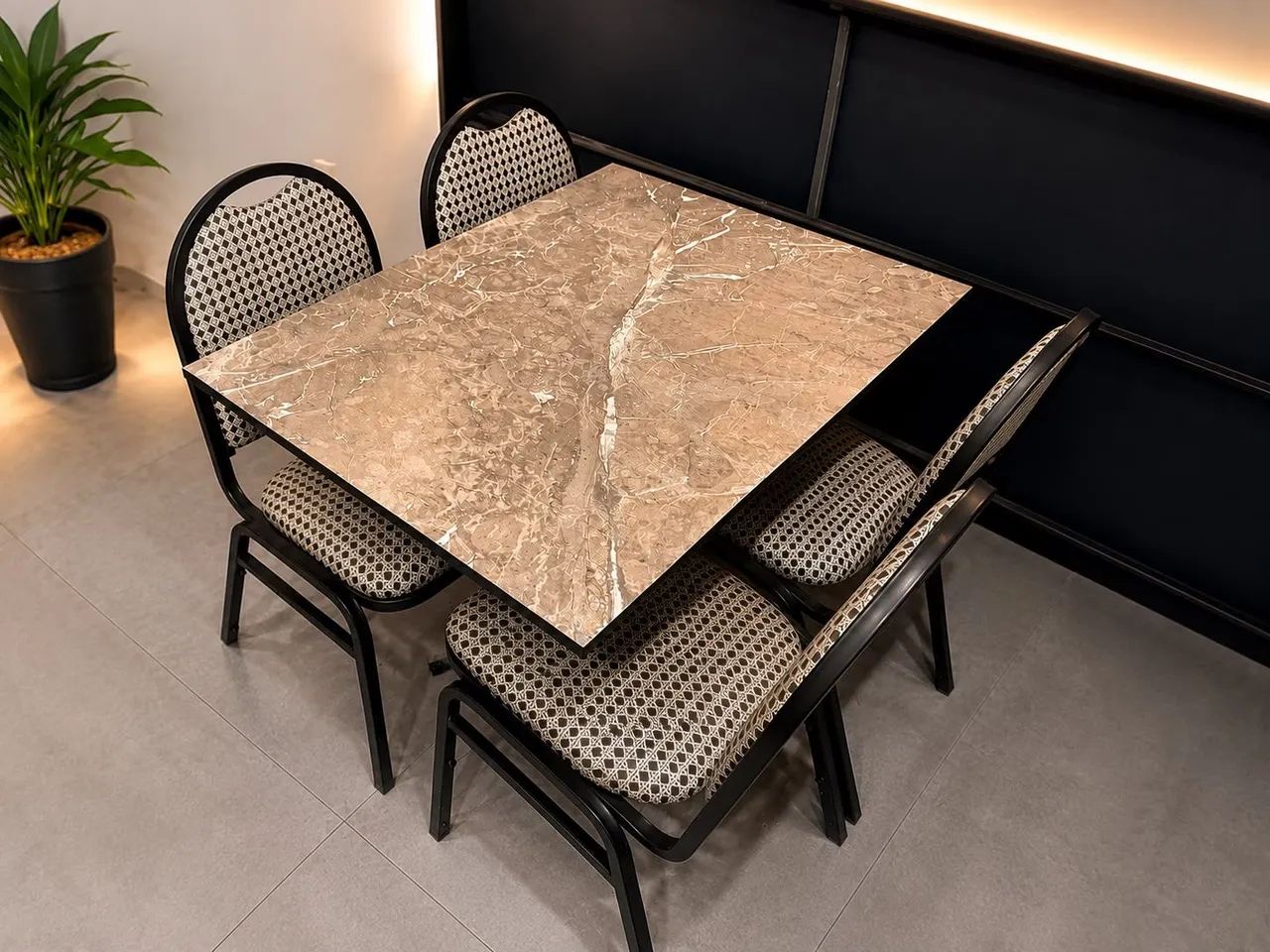 Mesas com 4 cadeiras R$799,00 - Foto 4