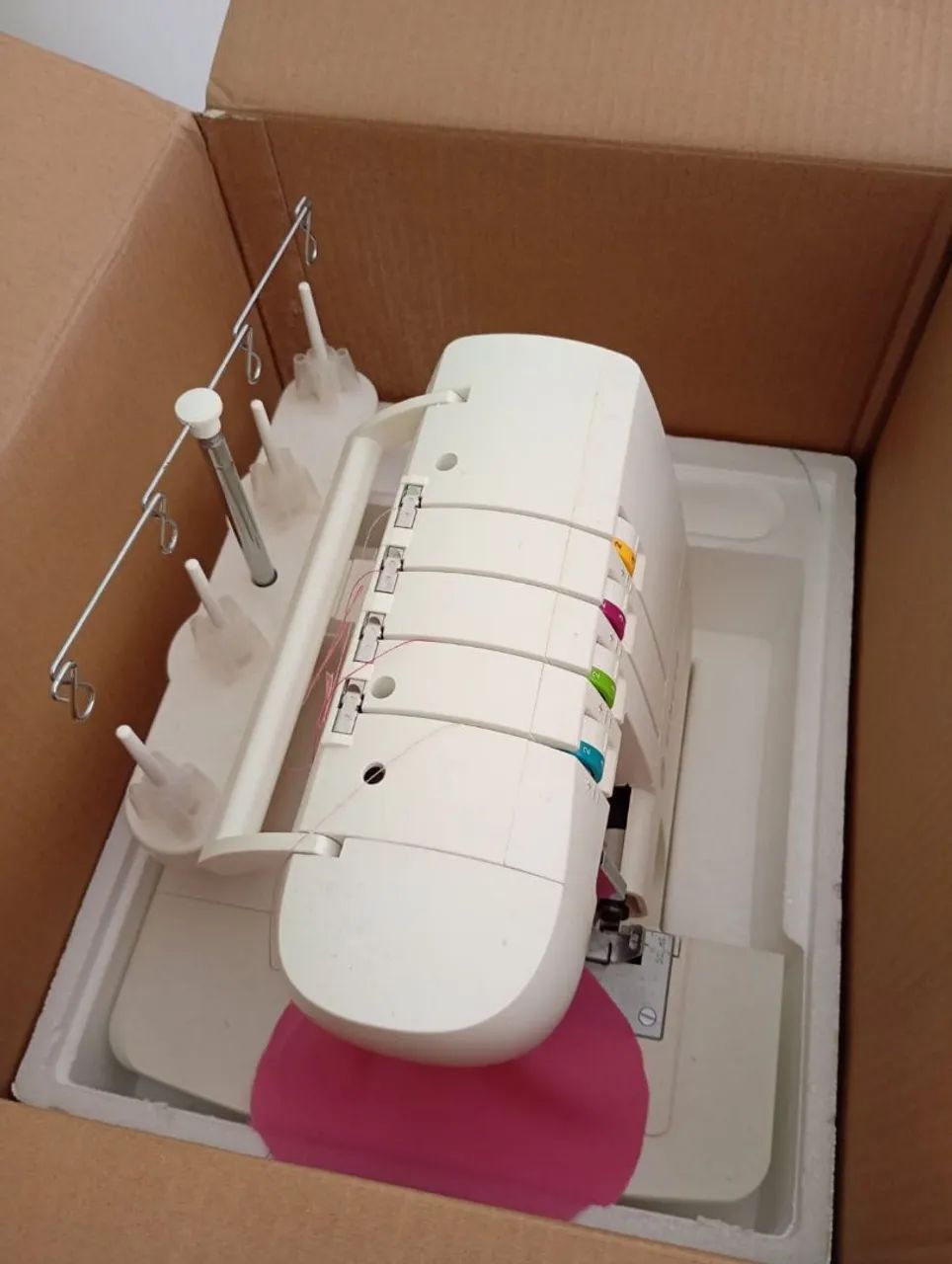 MAQUINA DE COSTURA ULTRALOCK SINGER S0105 - Foto 5