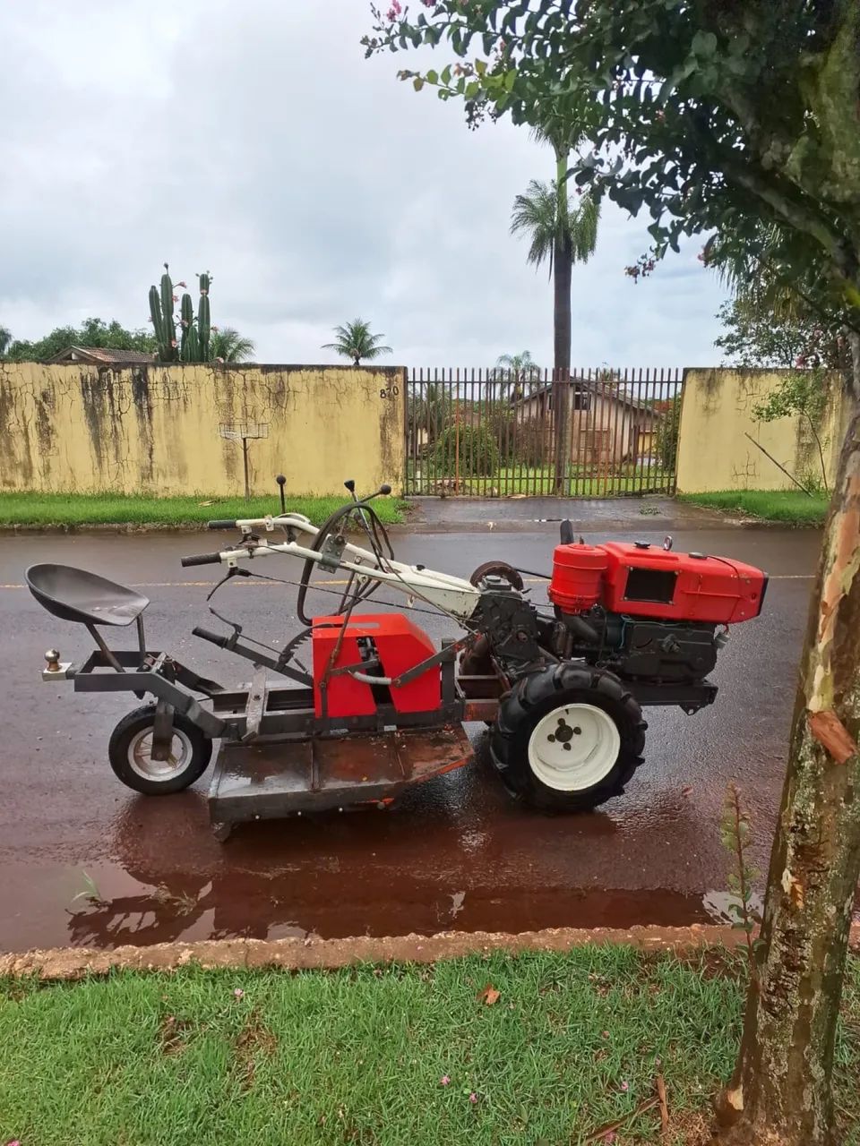 Vende-se trator Tobata Diesel com aparador de grama. - Foto 3